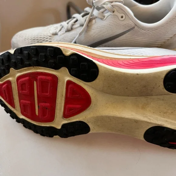 Nike Air Zoom Vomero 18 - Men’s Size 8.5 - White - Practically New! - Picture 6 of 7